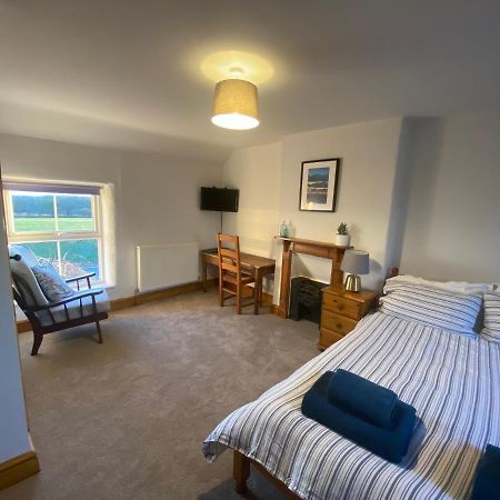 Little Hilton Farm Bed & Breakfast Хавърфордуест Екстериор снимка